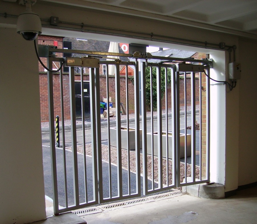 BiFold Gates